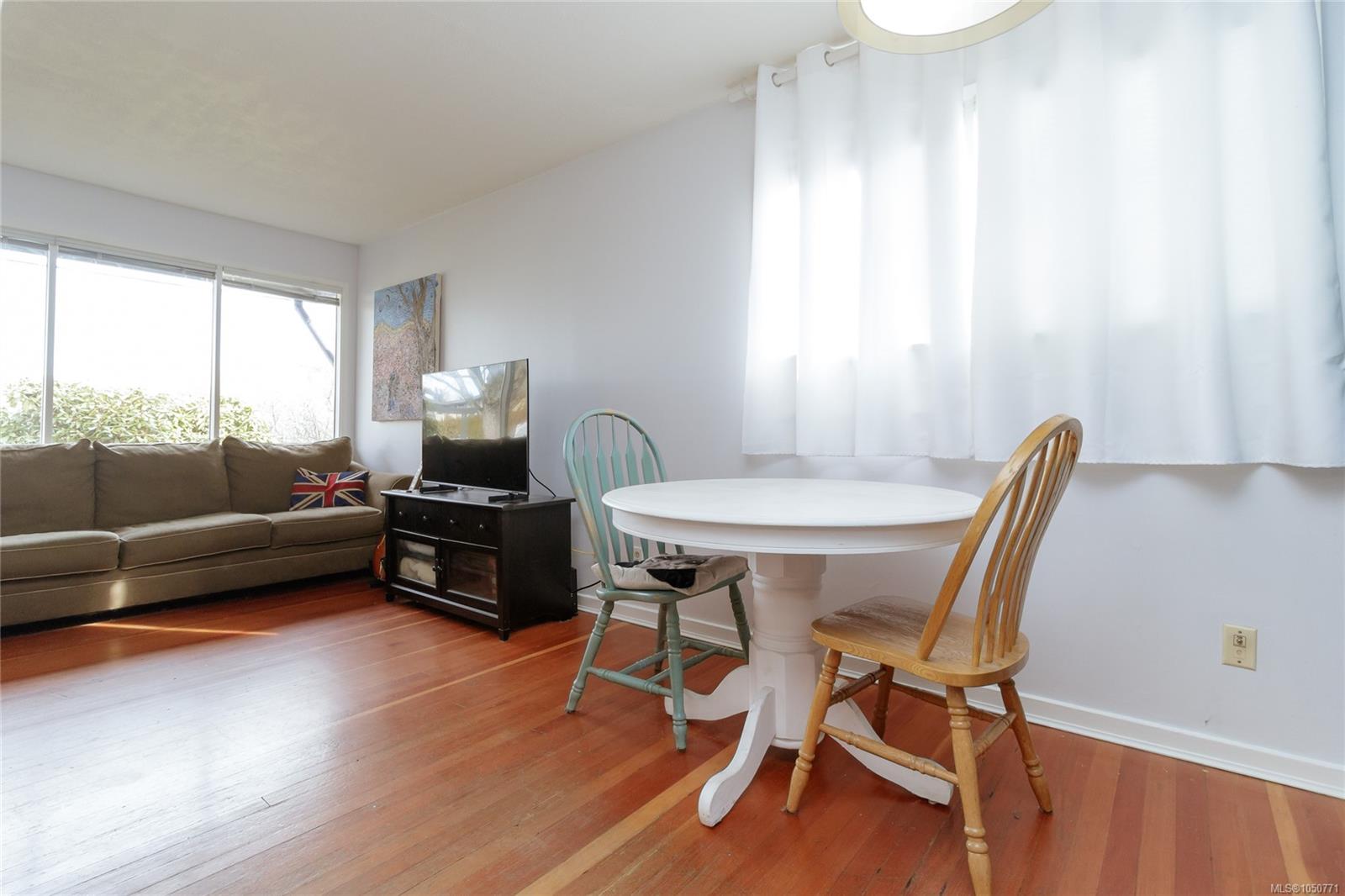 1747 Newton St — listing photo 8 of 38