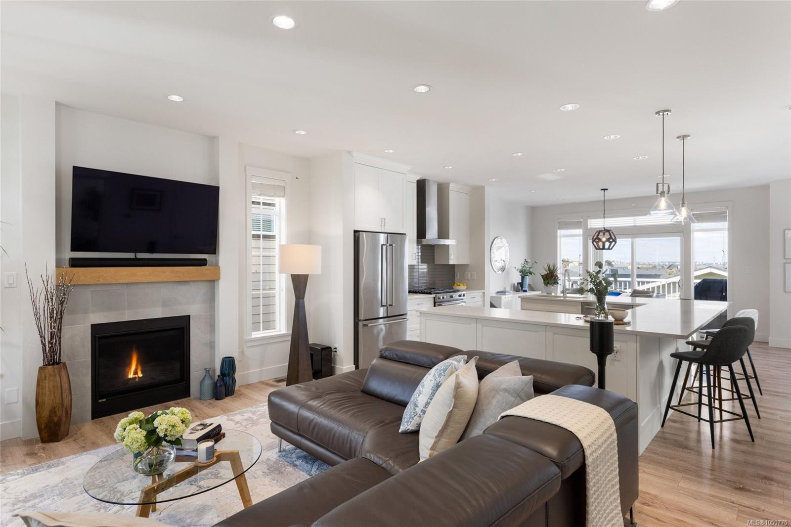 3517 Ryder Hesjedal Way — listing photo 4 of 56