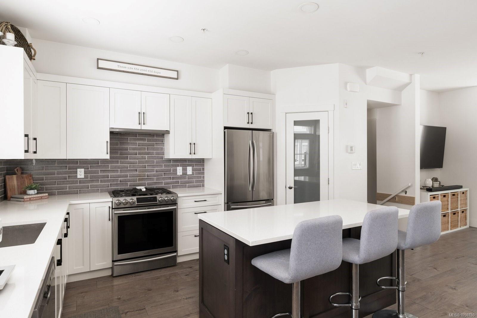 23-370 Latoria Blvd — listing photo 12 of 45