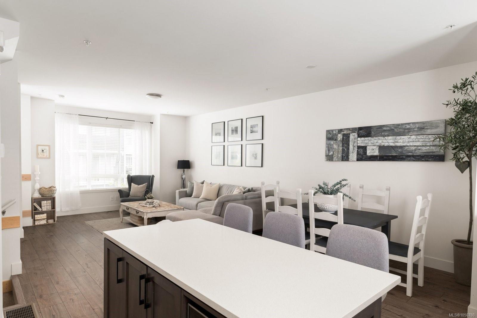 23-370 Latoria Blvd — listing photo 14 of 45