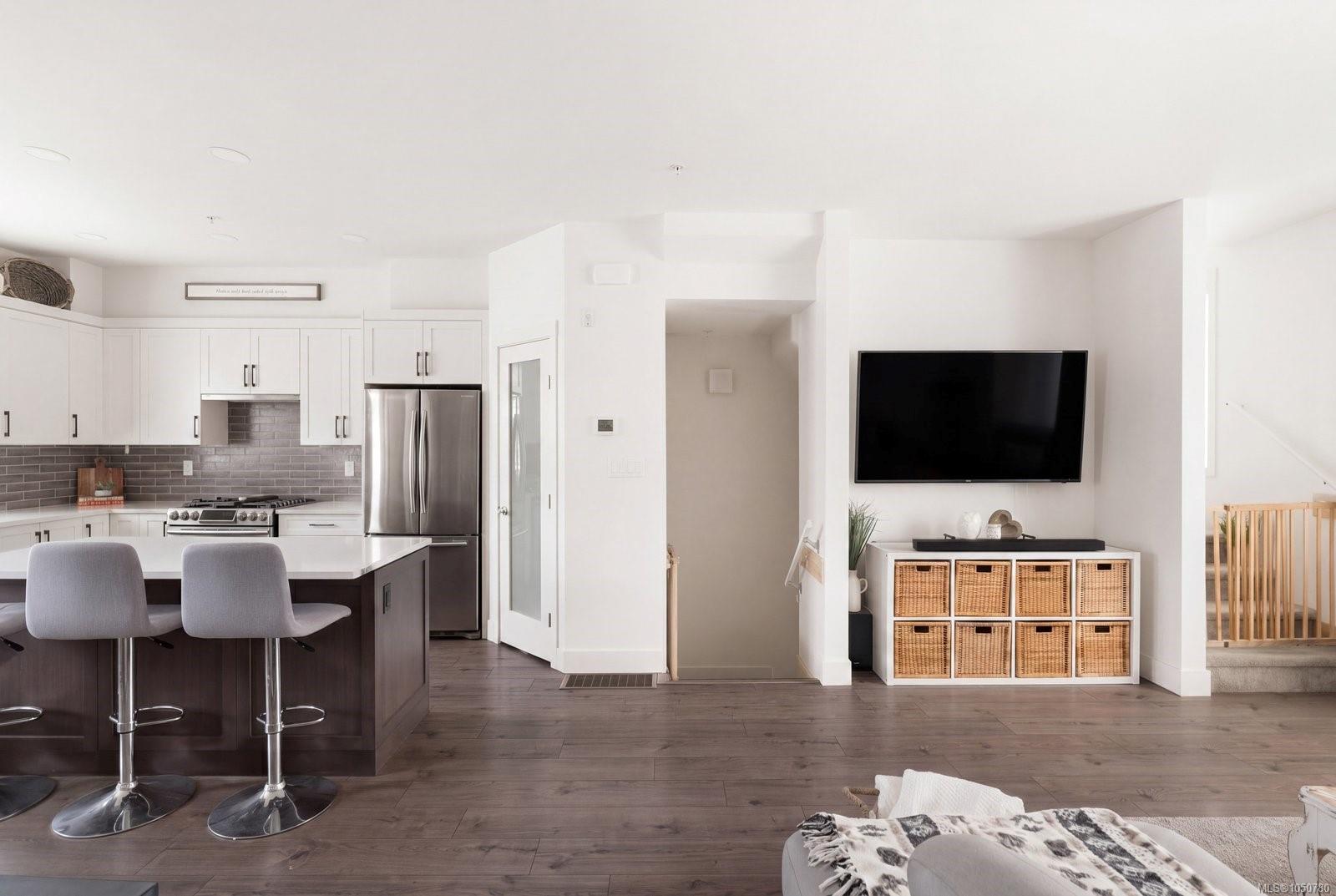 23-370 Latoria Blvd — listing photo 8 of 45