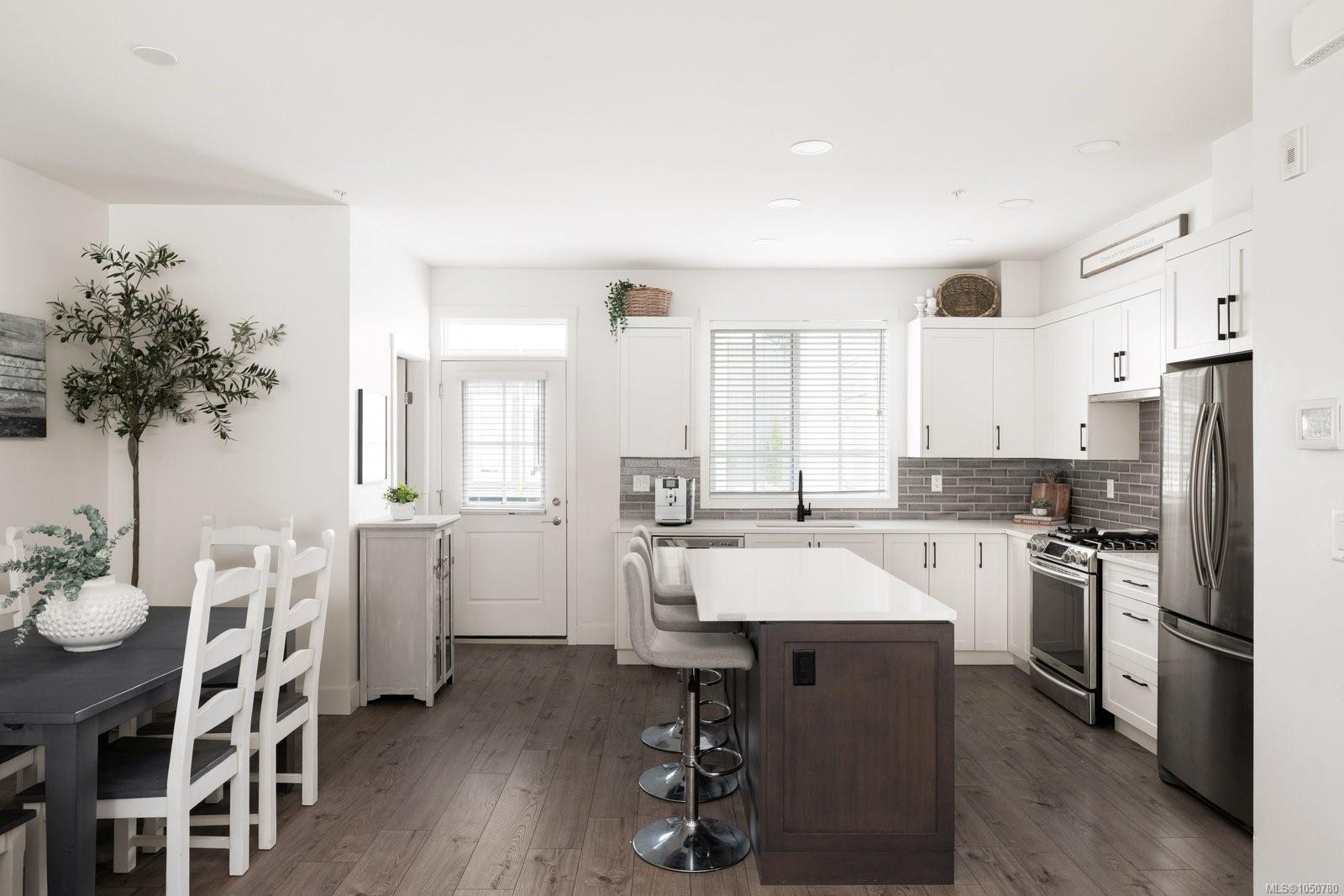23-370 Latoria Blvd — listing photo 9 of 45