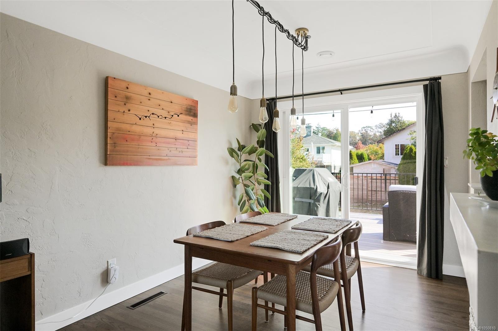 3221 Service St — listing photo 11 of 45