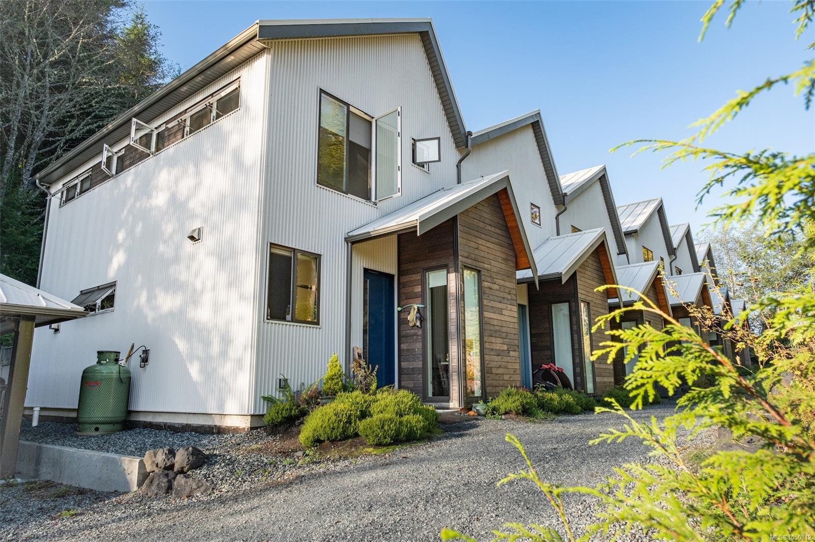 1-590 Marine Dr photo 3