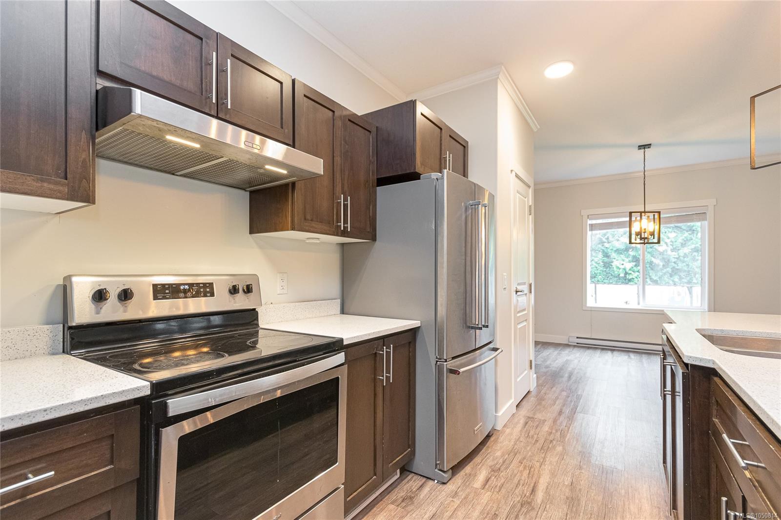 17 Saanich Ridge Dr — listing photo 12 of 48