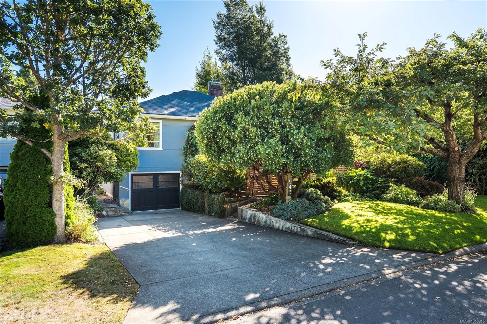 943 Linkleas Ave, Oak Bay