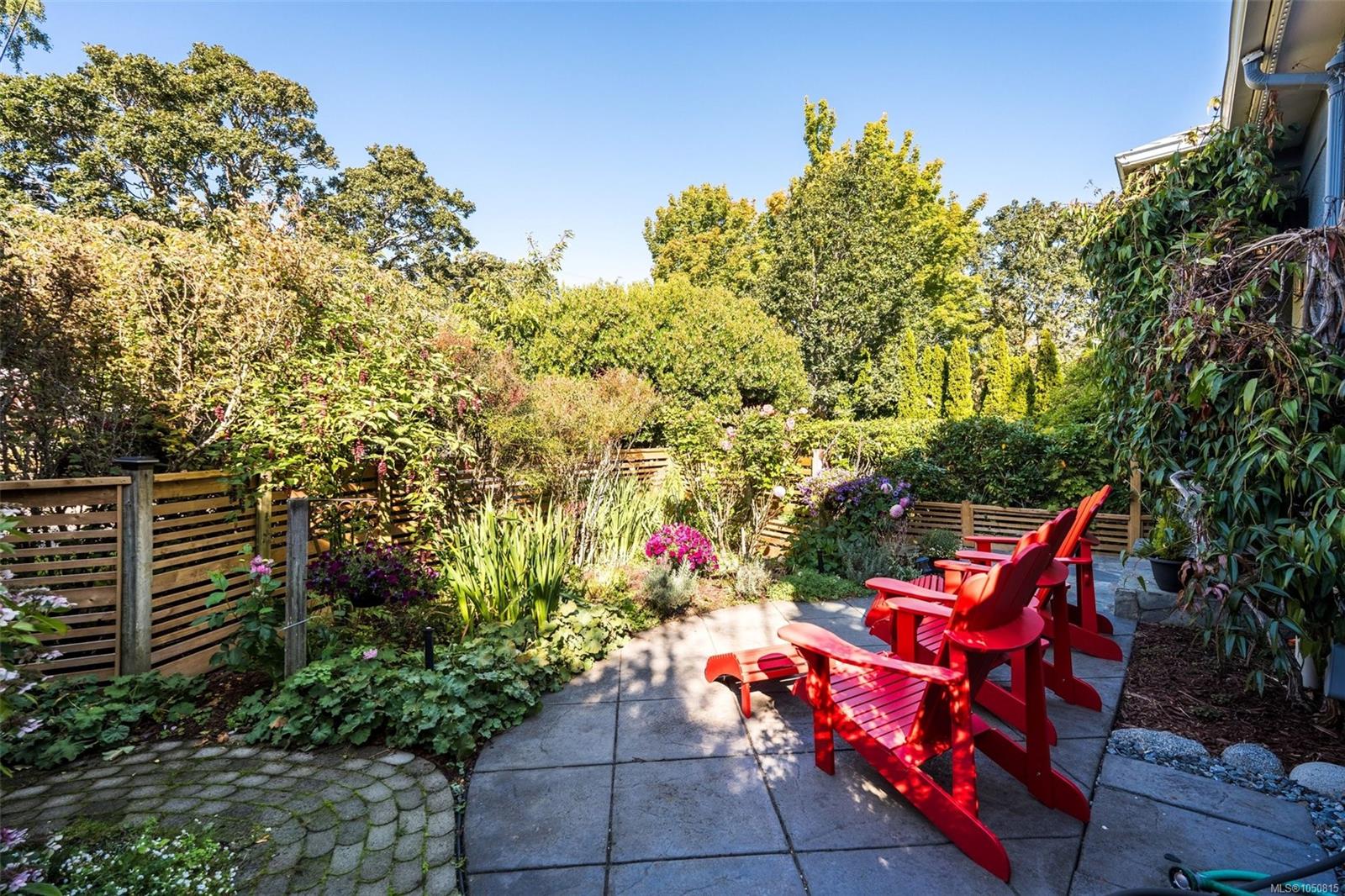 943 Linkleas Ave — listing photo 6 of 57