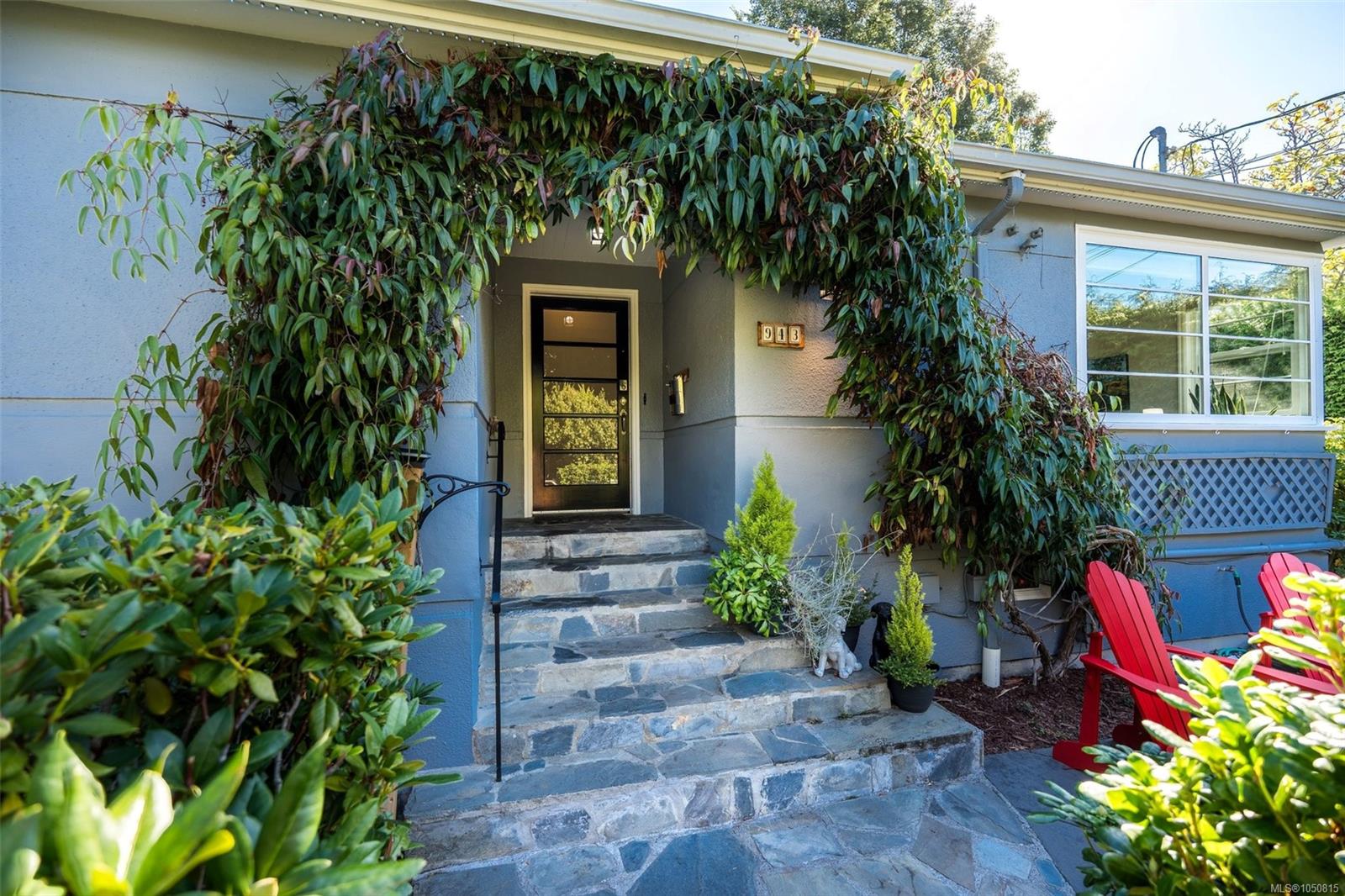 943 Linkleas Ave — listing photo 7 of 57