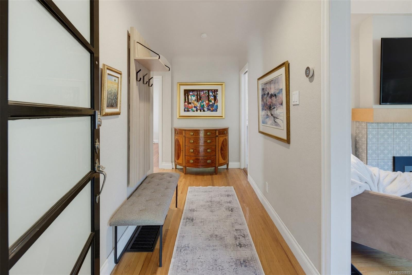 943 Linkleas Ave — listing photo 8 of 57
