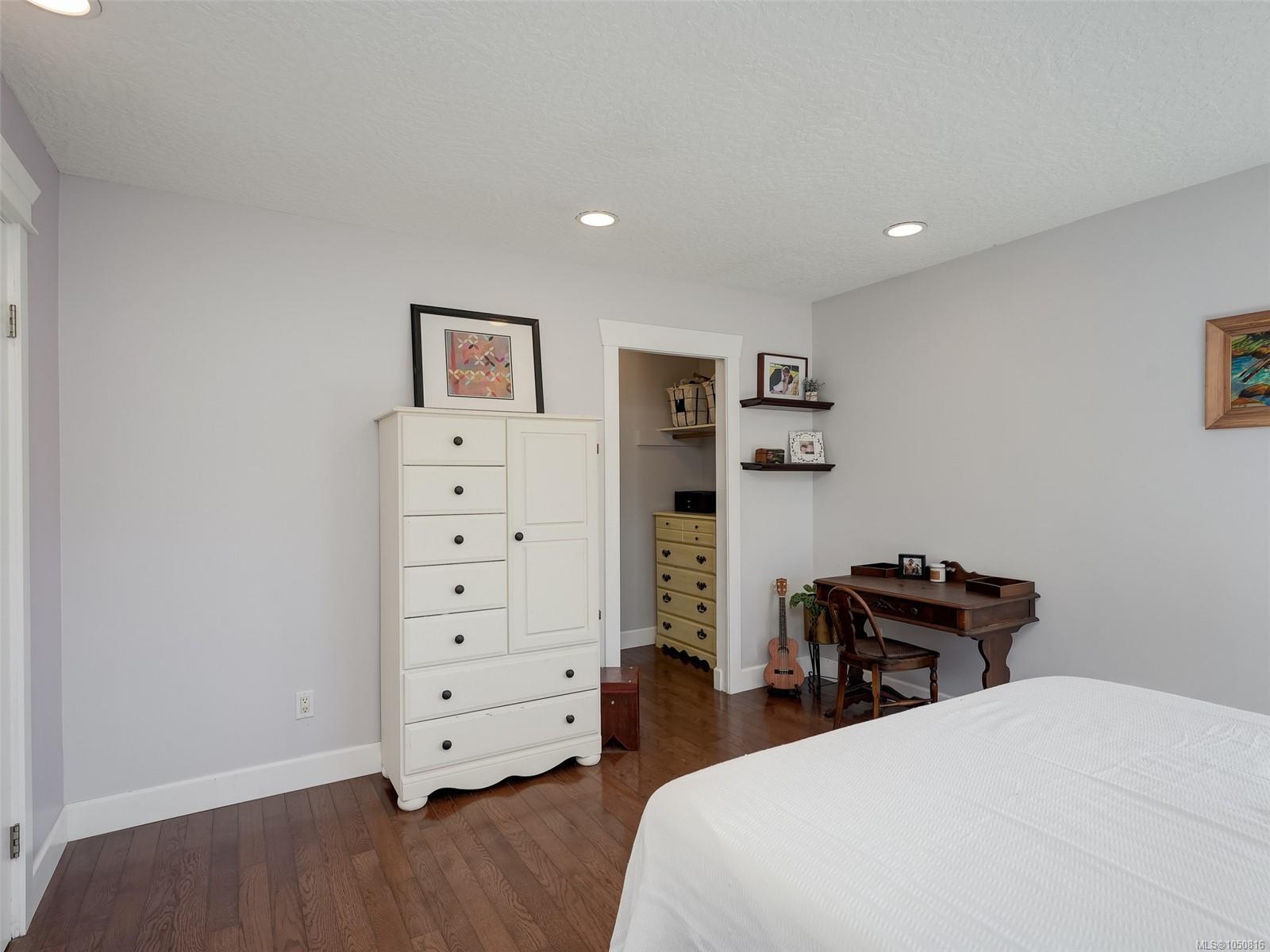 2271 Alicia Pl — listing photo 13 of 35