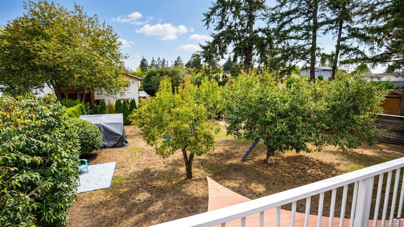 558 Kenneth St — listing photo 13 of 43
