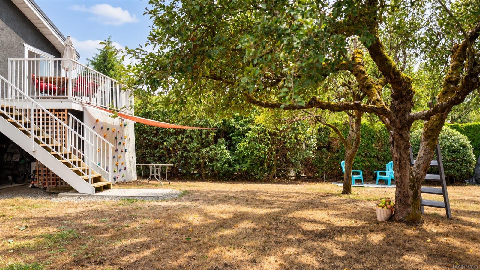 558 Kenneth St — listing photo 14 of 43