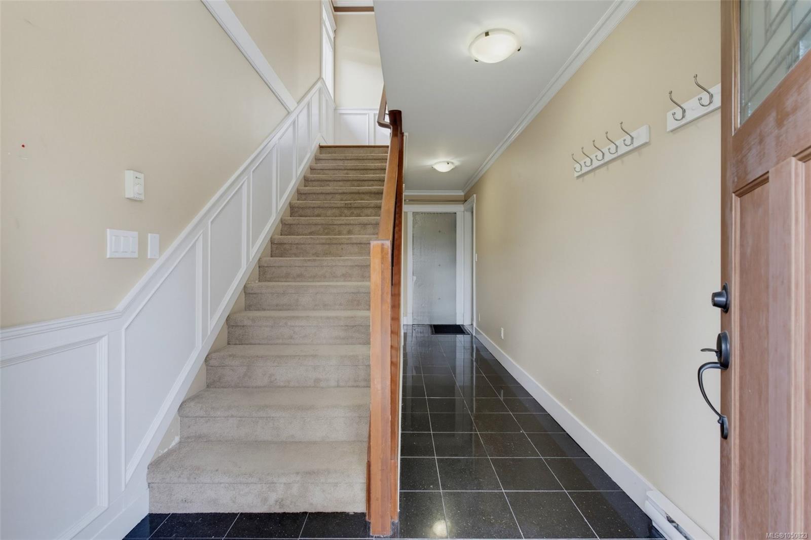 2079 Longspur Dr — listing photo 8 of 35
