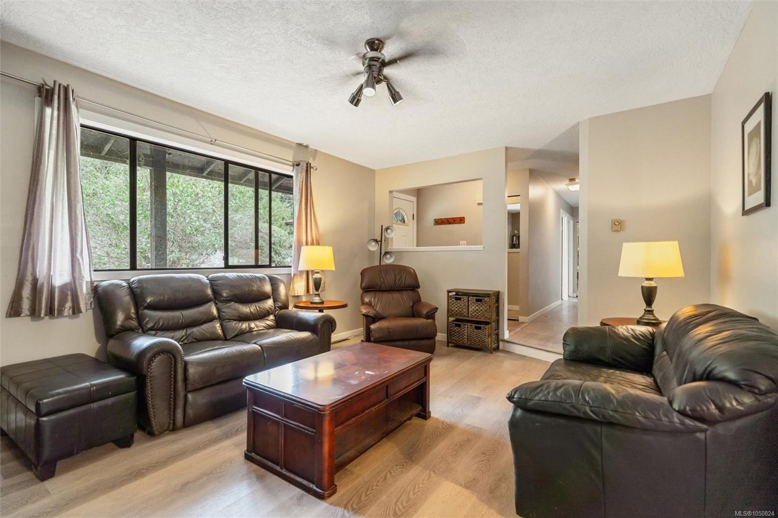 3572 Wishart Rd — listing photo 11 of 31