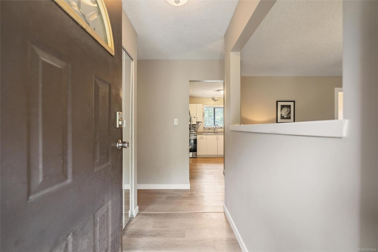 3572 Wishart Rd — listing photo 8 of 31