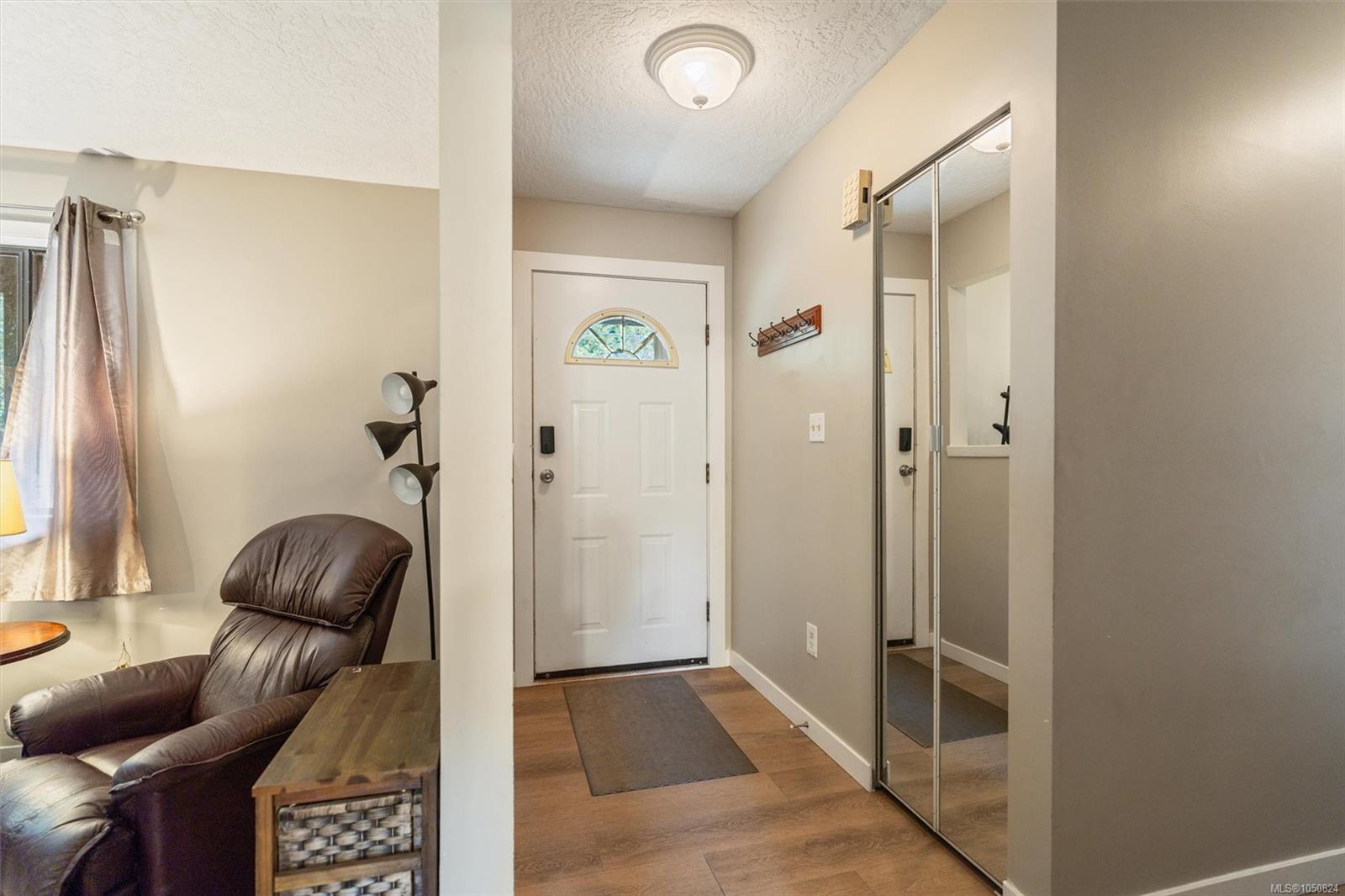 3572 Wishart Rd — listing photo 9 of 31