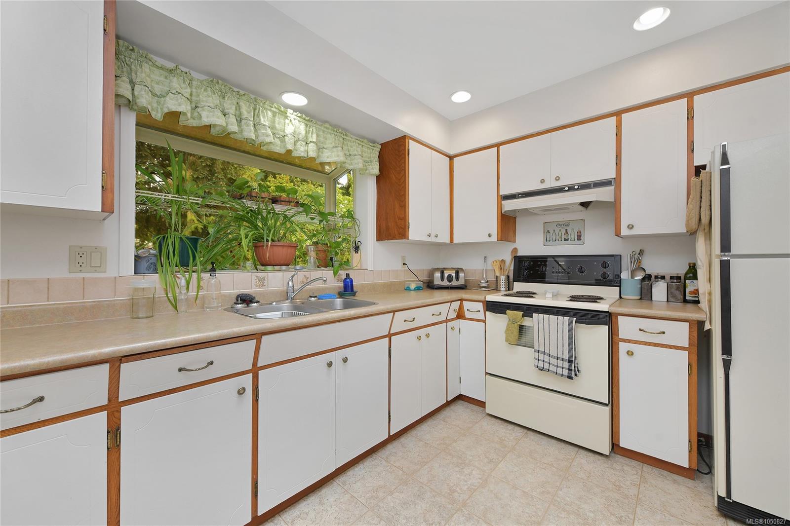 3058 CAROLA Pl — listing photo 9 of 30