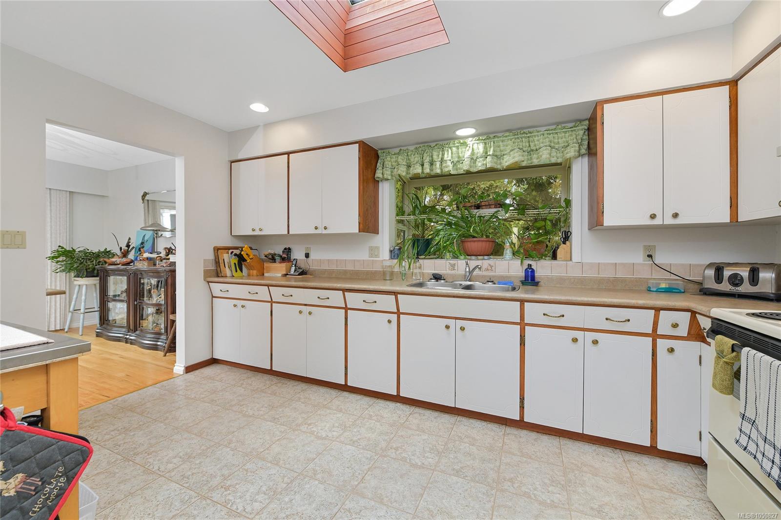 3058 CAROLA Pl — listing photo 10 of 30