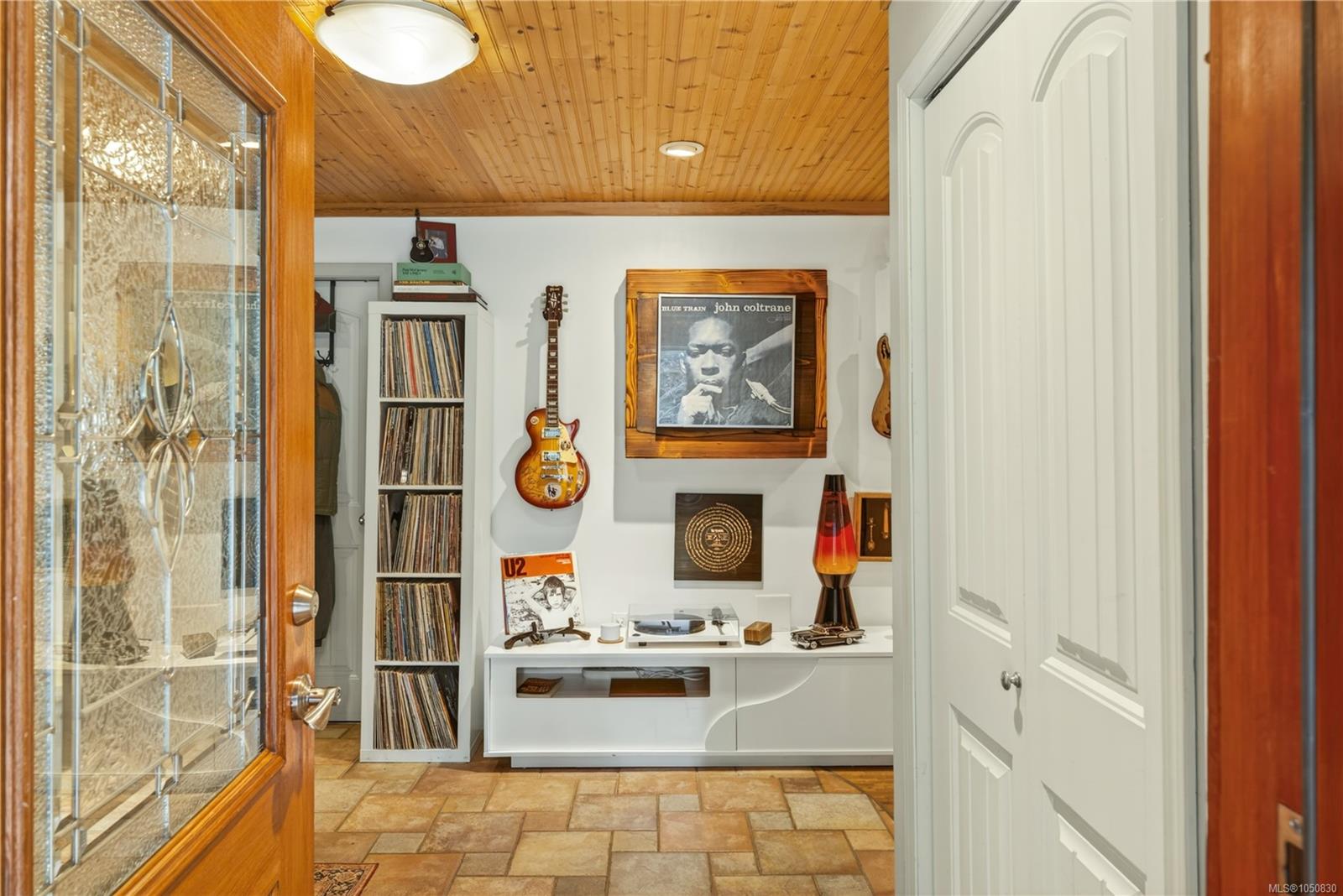 9025 Gilgan St — listing photo 14 of 46