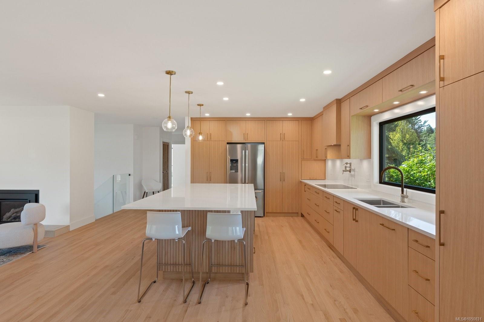 1601 Mileva Lane — listing photo 8 of 59