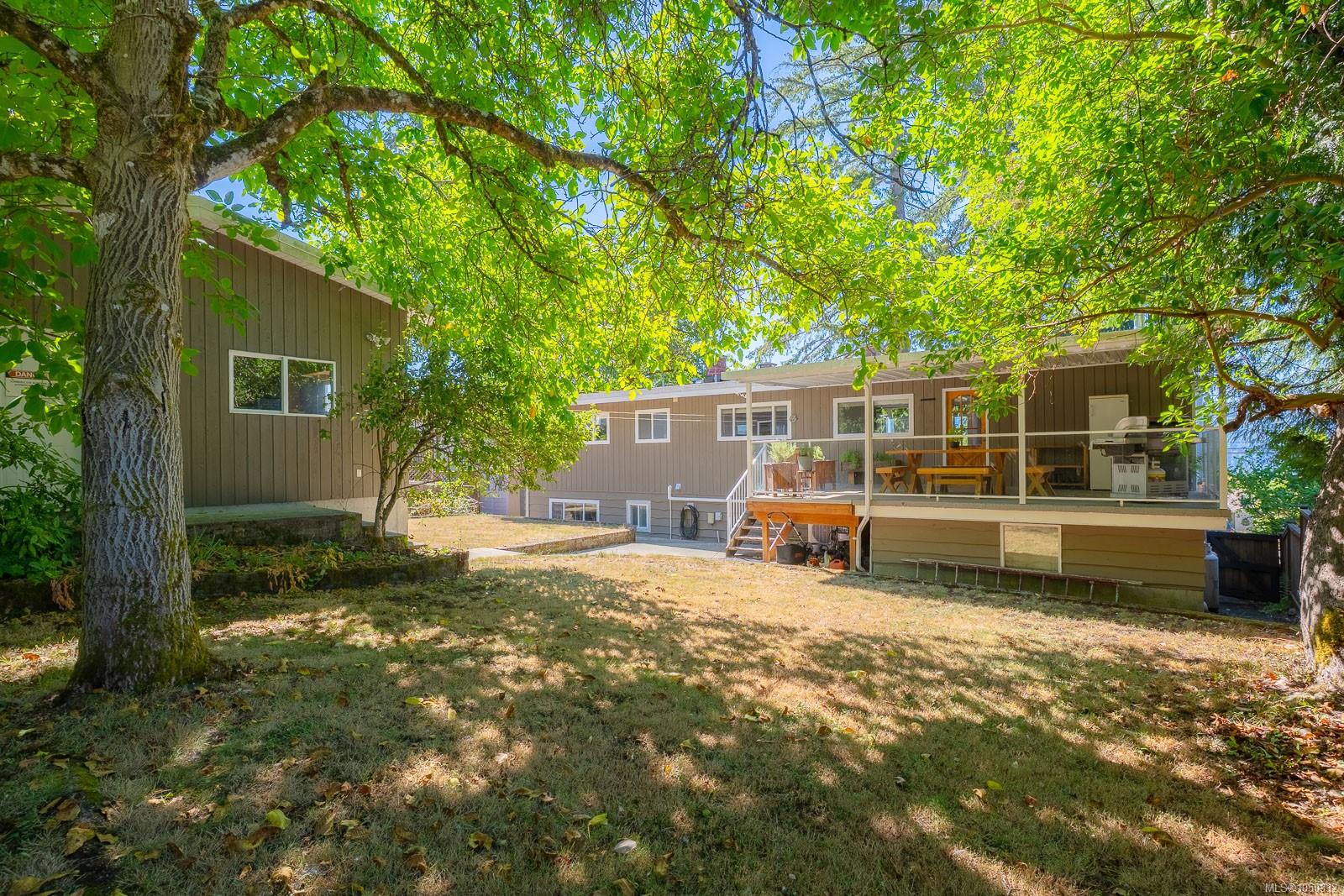 2373 Anderson Ave — listing photo 2 of 56
