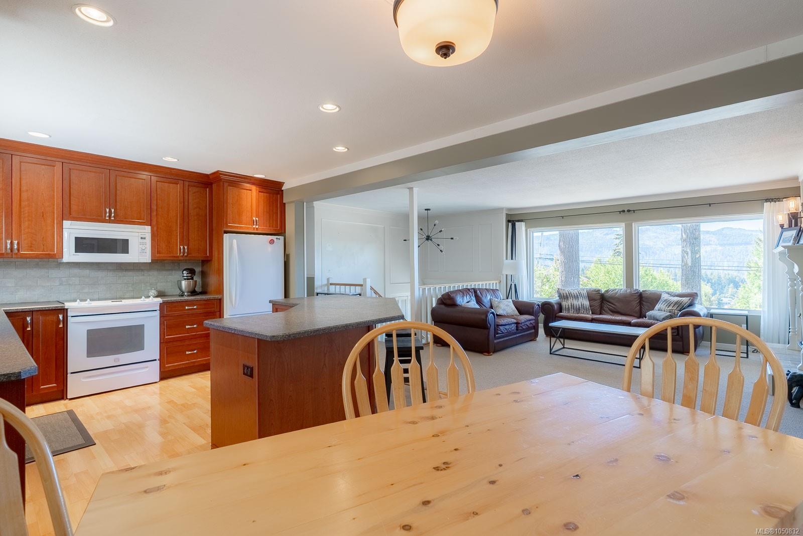2373 Anderson Ave — listing photo 10 of 56