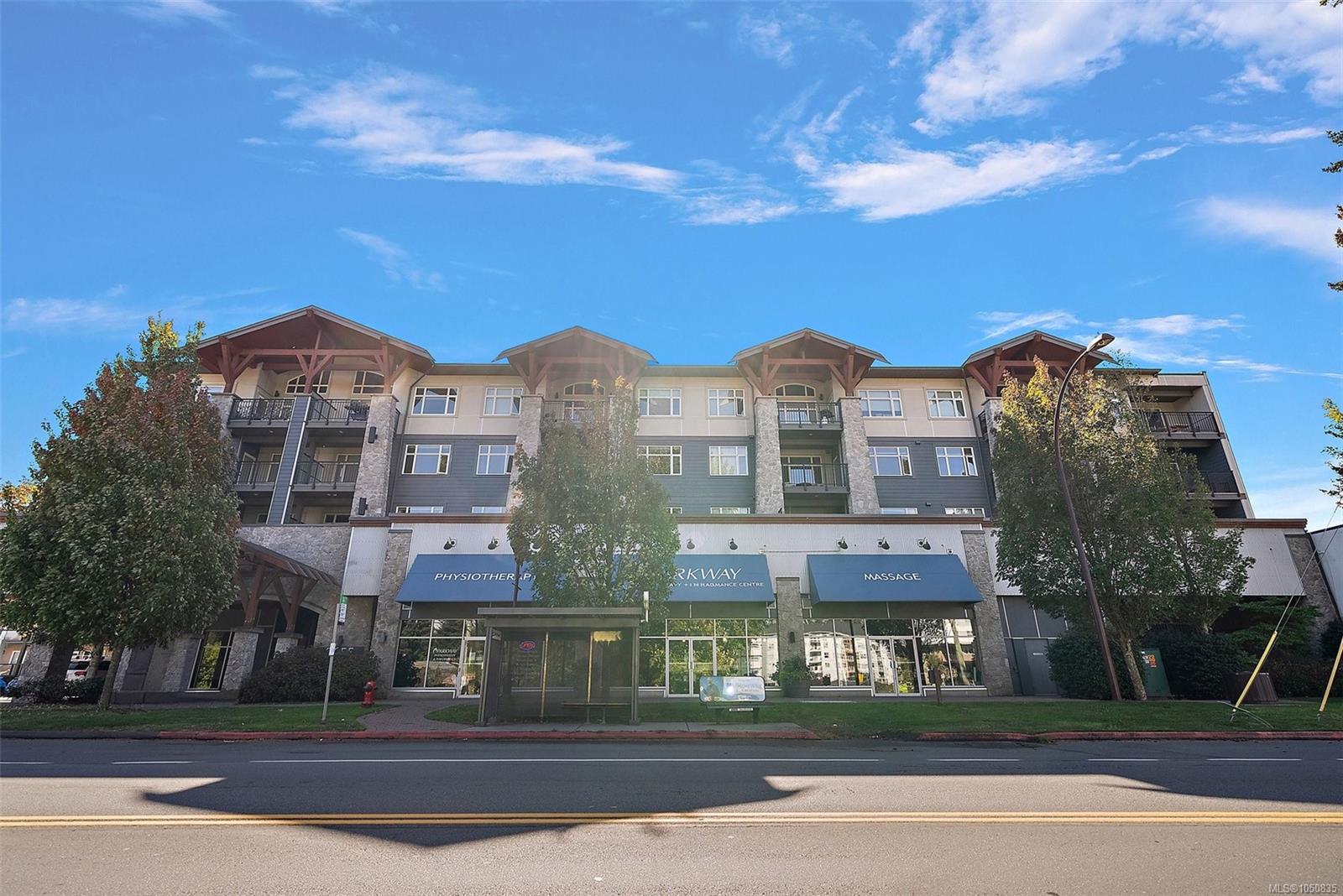 315-2655 Sooke Rd — listing photo 2 of 34