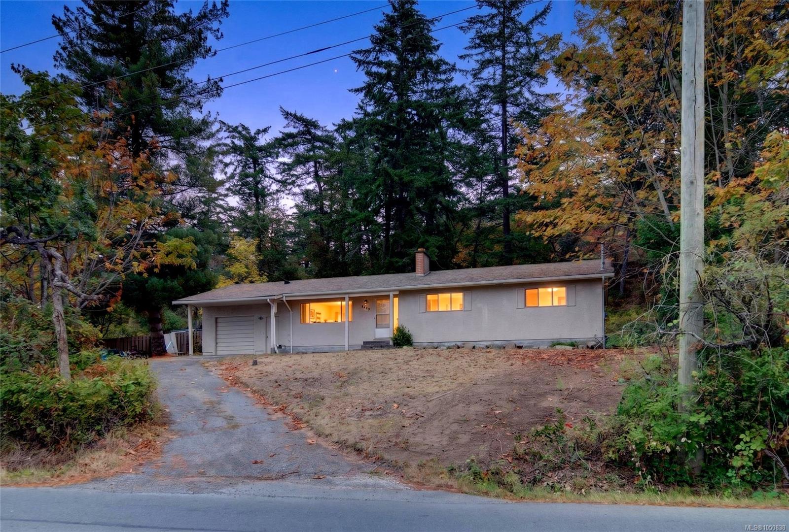 4439 Blenkinsop Rd — listing photo 2 of 42