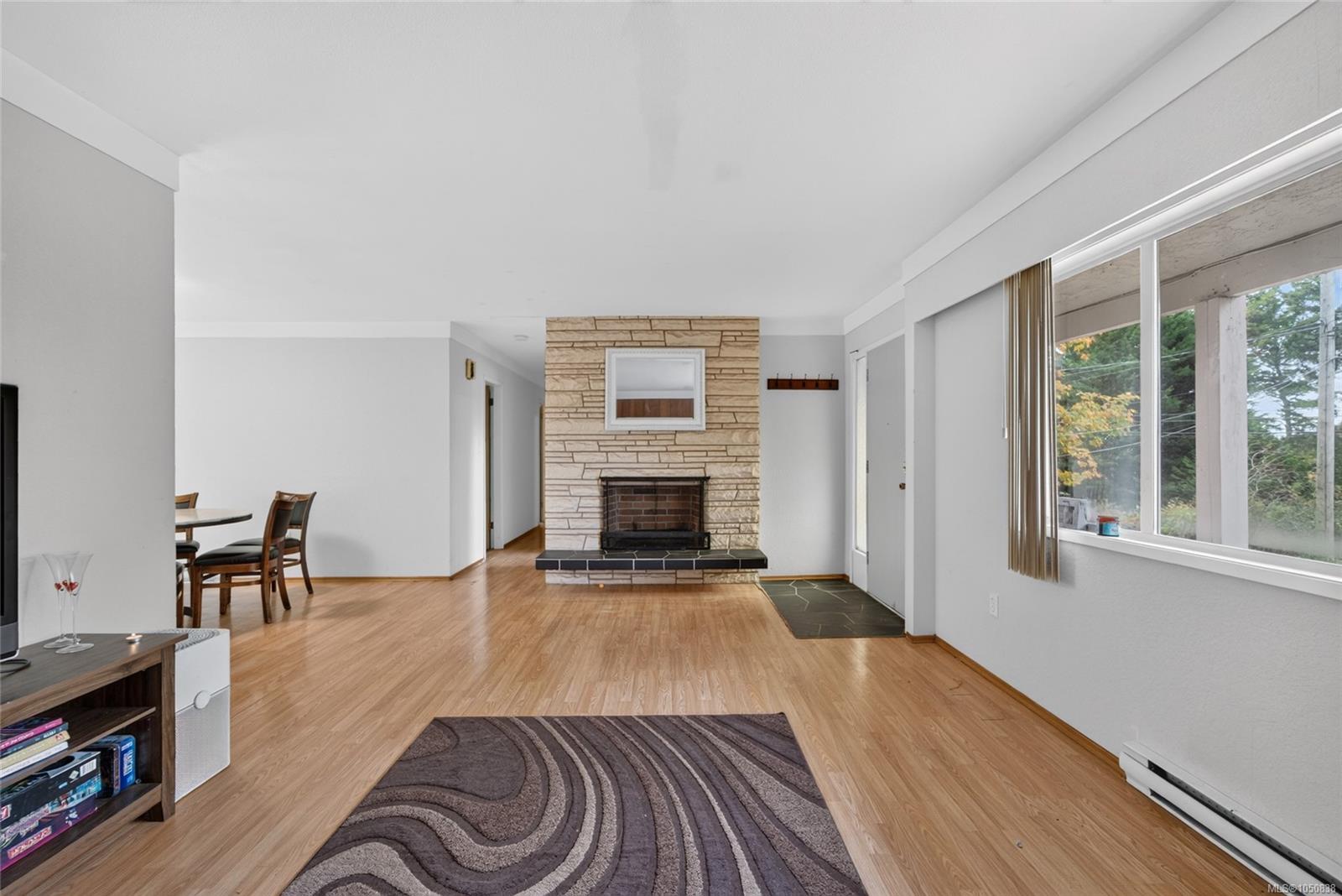 4439 Blenkinsop Rd — listing photo 11 of 42