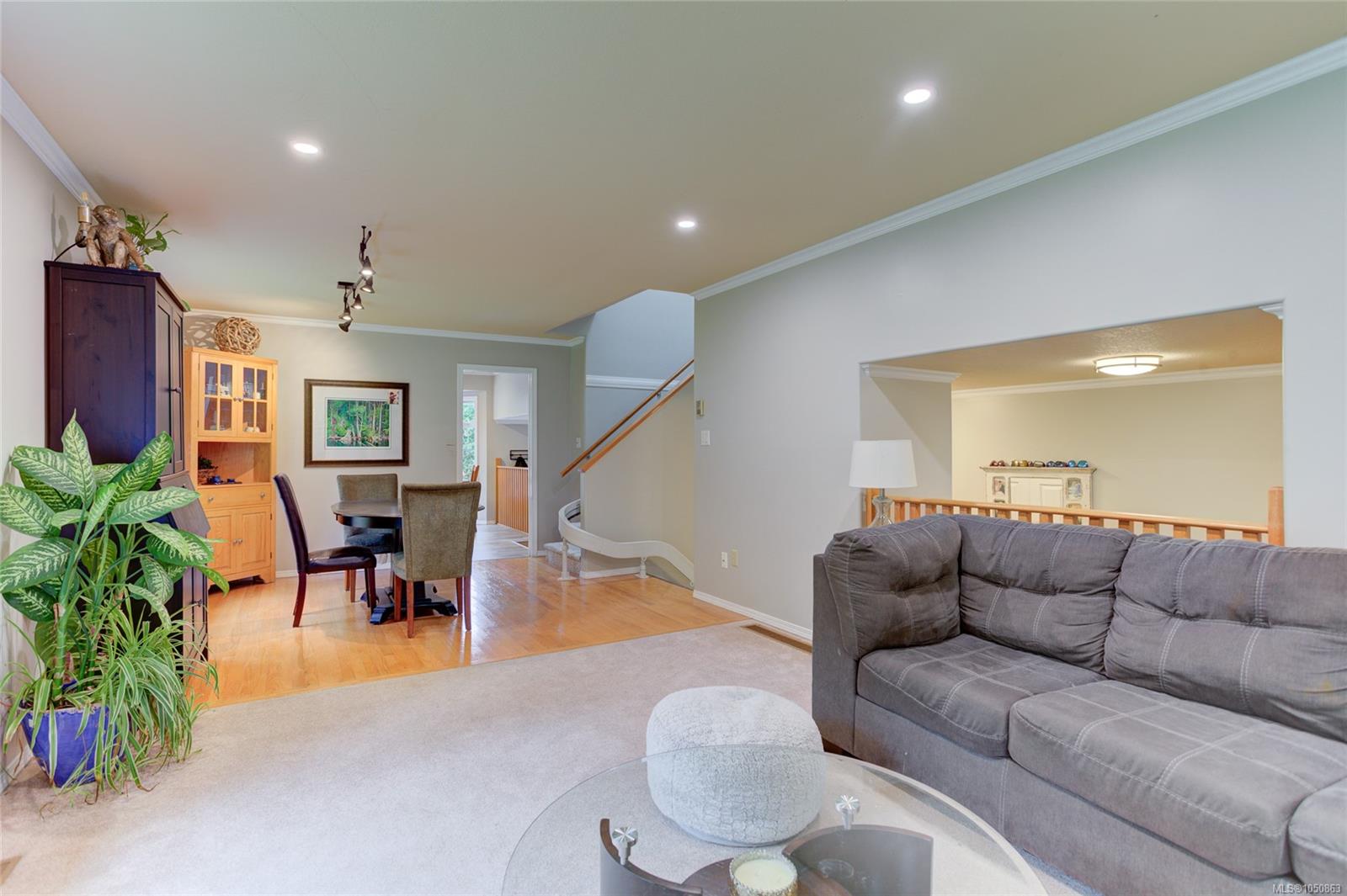 100 Elk Rd — listing photo 8 of 58