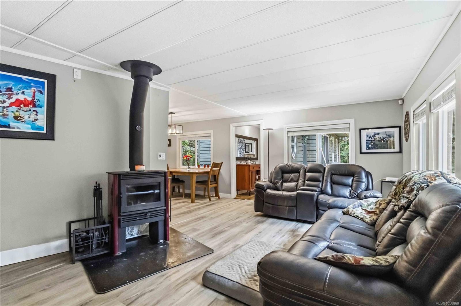 4731 McVicker Rd — listing photo 8 of 55