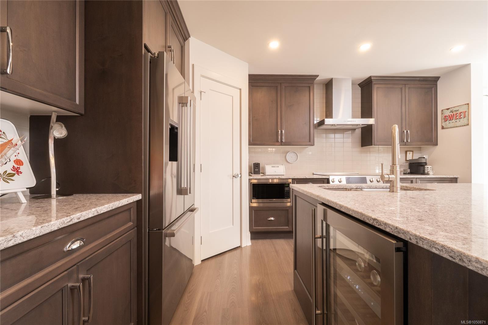 3504 Sparrowhawk Ave — listing photo 11 of 46