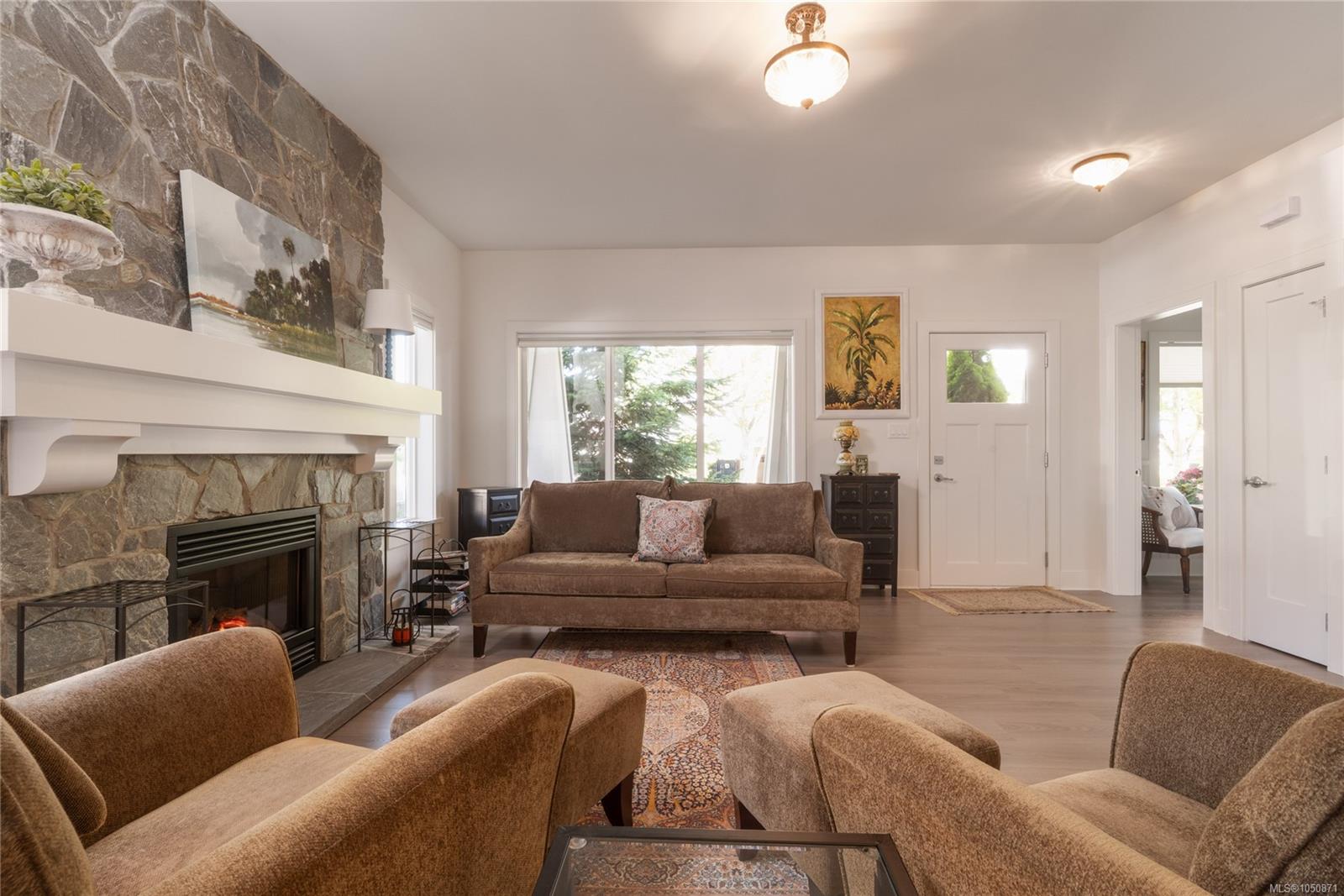 3504 Sparrowhawk Ave — listing photo 9 of 46