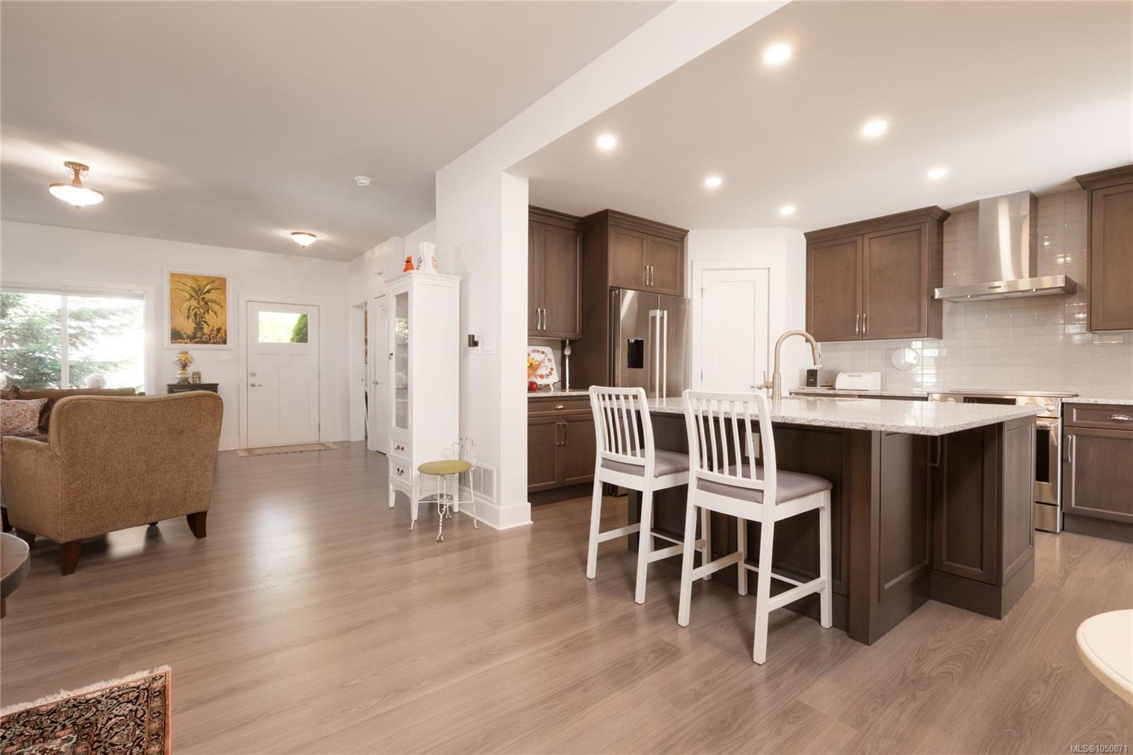 3504 Sparrowhawk Ave — listing photo 10 of 46