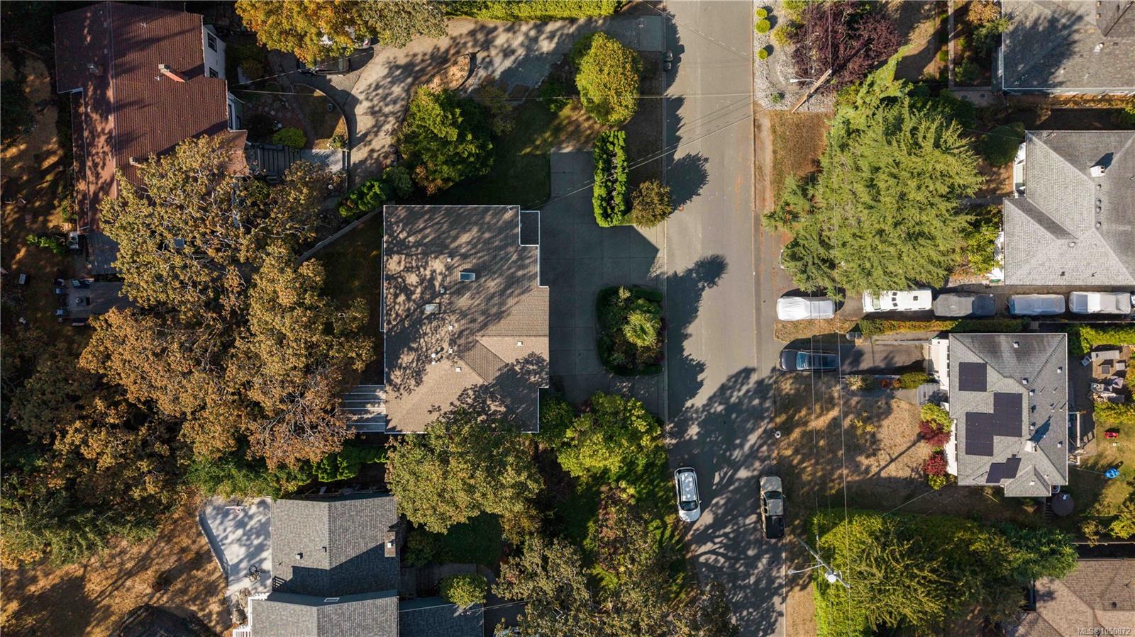 3908 Ascot Dr — listing photo 3 of 42