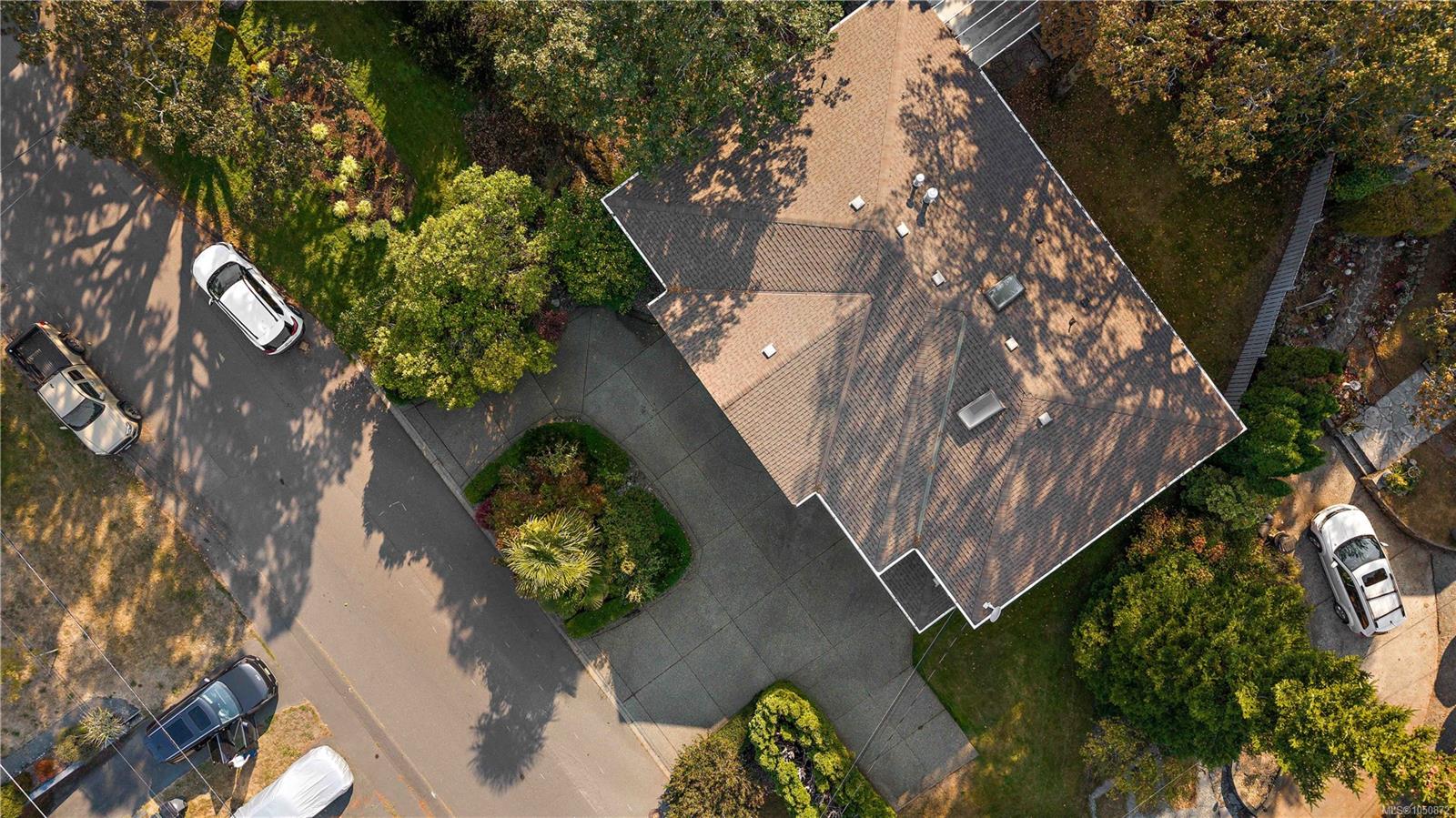 3908 Ascot Dr — listing photo 4 of 42