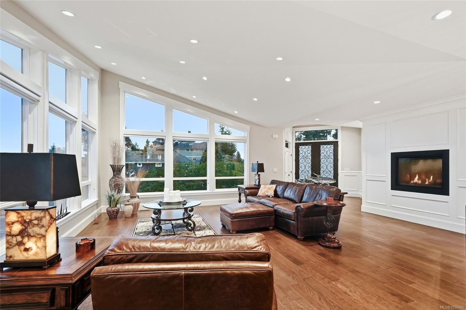3495 Simmons Pl — listing photo 3 of 53