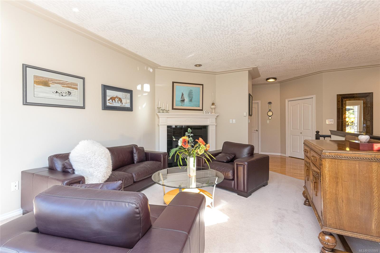 8593 Kingcome Cres — listing photo 7 of 50