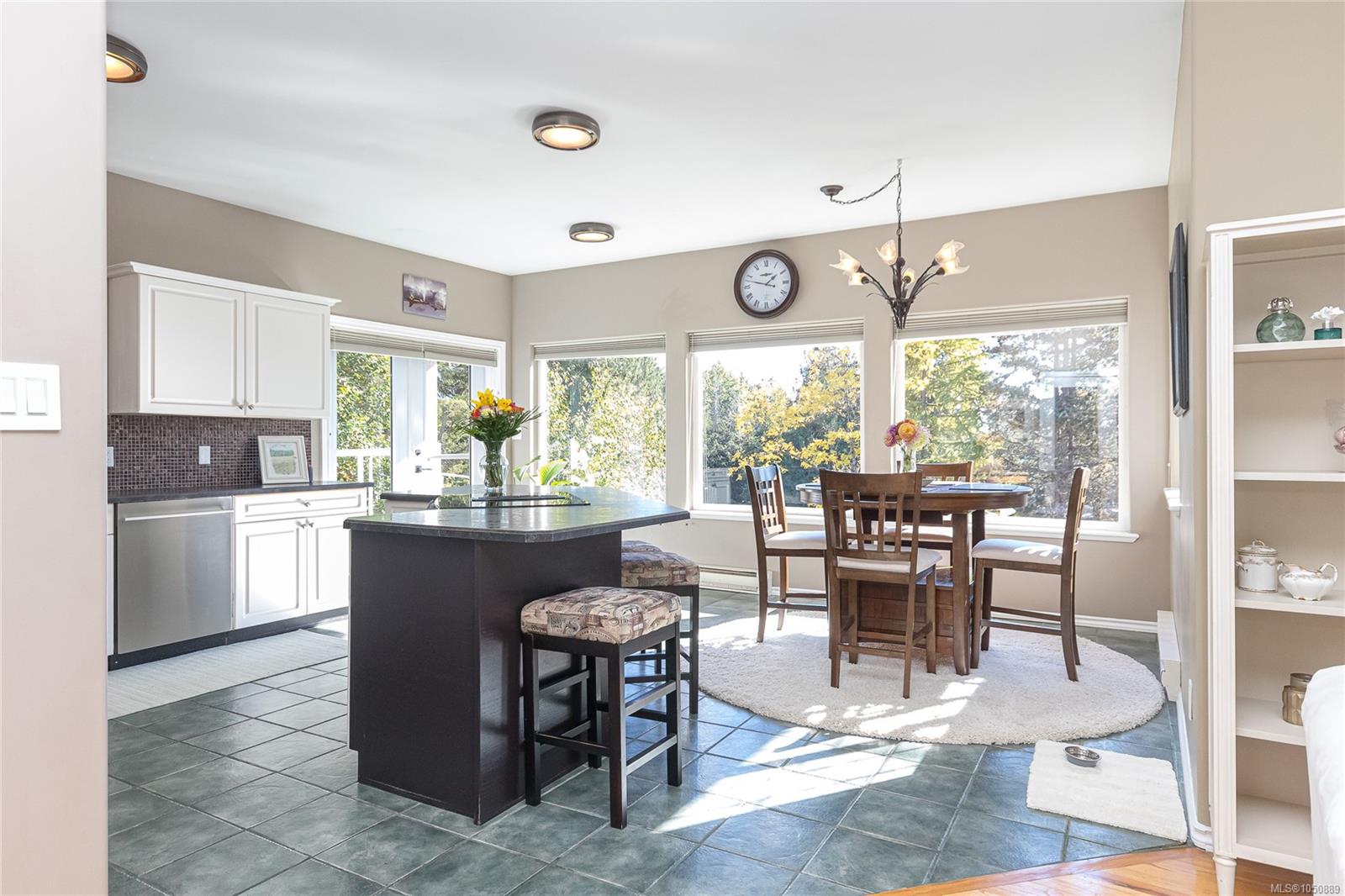 8593 Kingcome Cres — listing photo 9 of 50