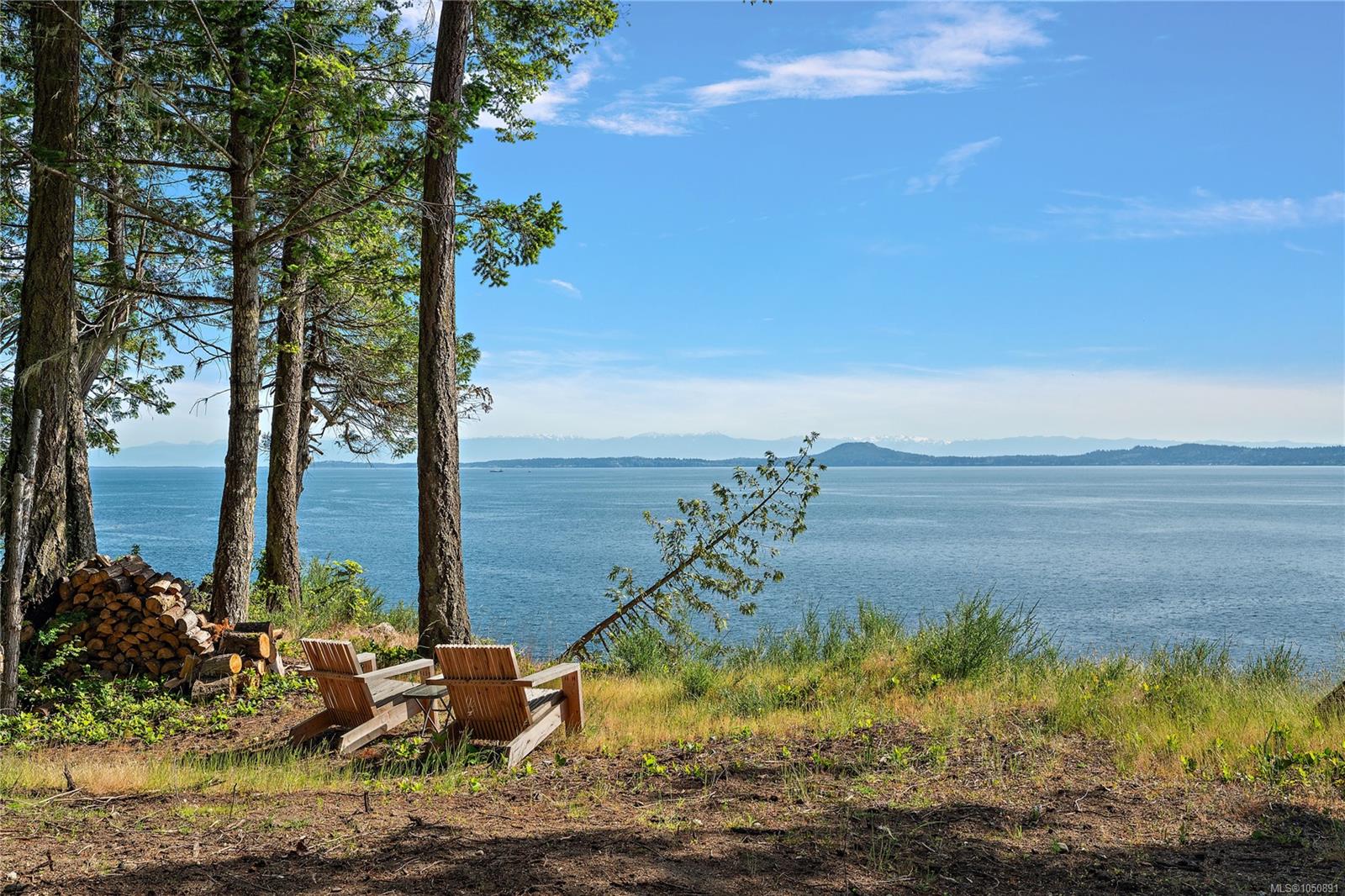 377 Evergreen Lane — listing photo 14 of 54