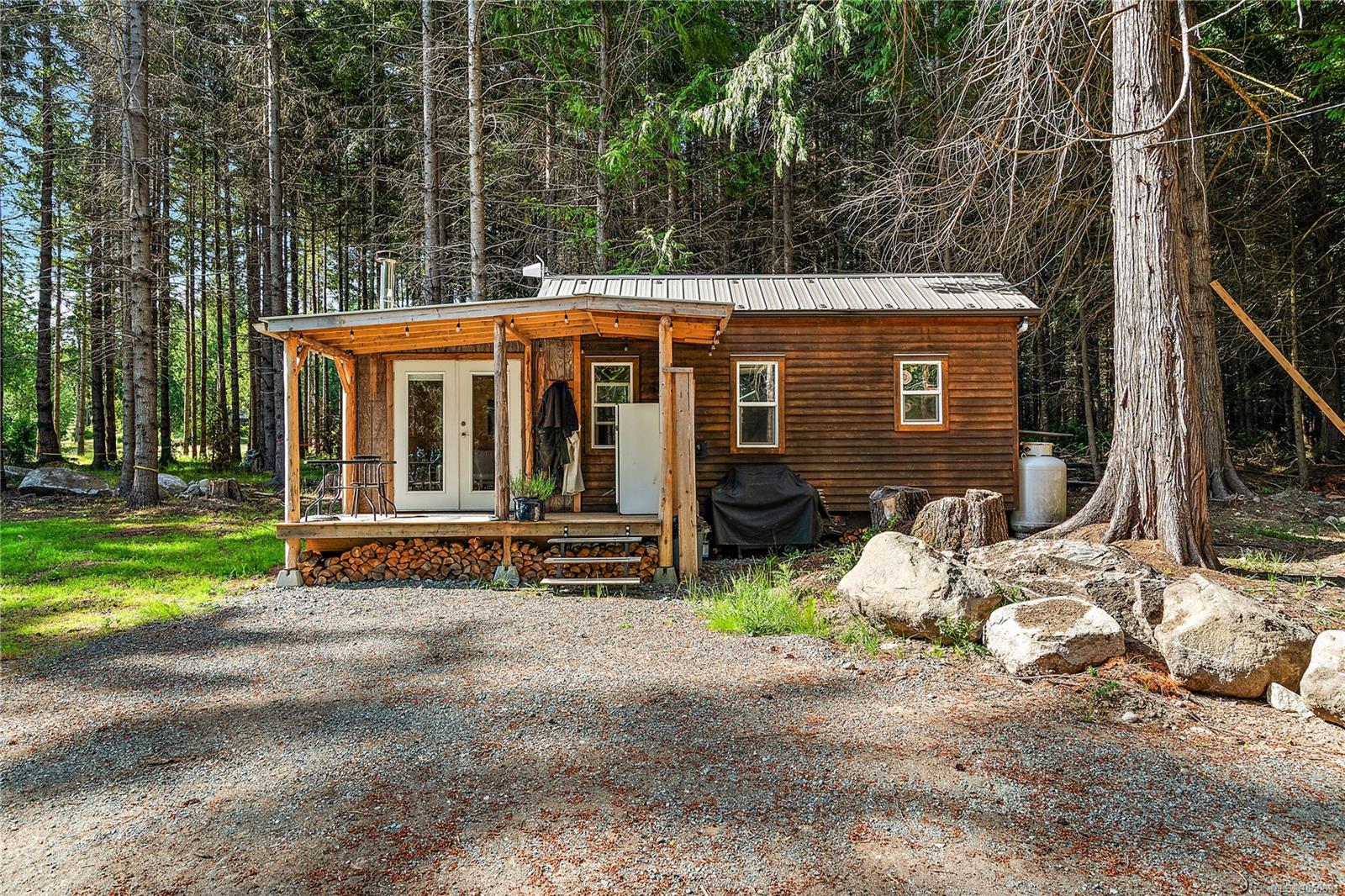 377 Evergreen Lane — listing photo 6 of 54