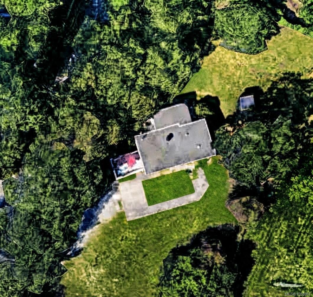 4589 Scarborough Rd — listing photo 2 of 34