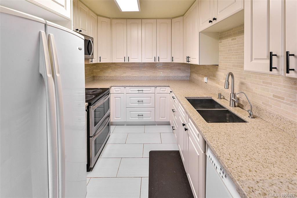 4589 Scarborough Rd — listing photo 14 of 34