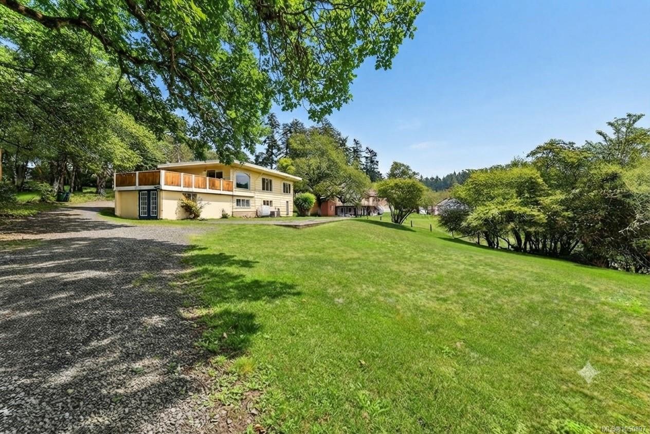 4589 Scarborough Rd — listing photo 4 of 34
