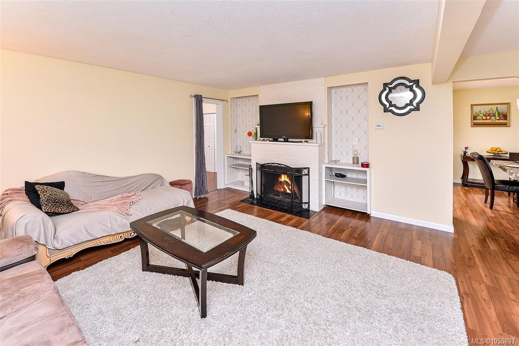 4589 Scarborough Rd — listing photo 6 of 34