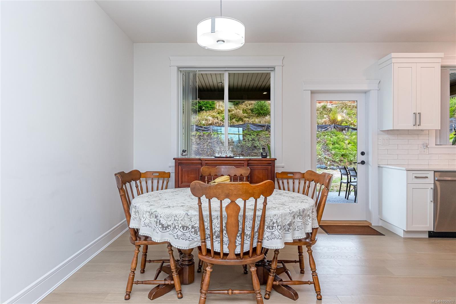 6286 Highwood Dr — listing photo 14 of 55