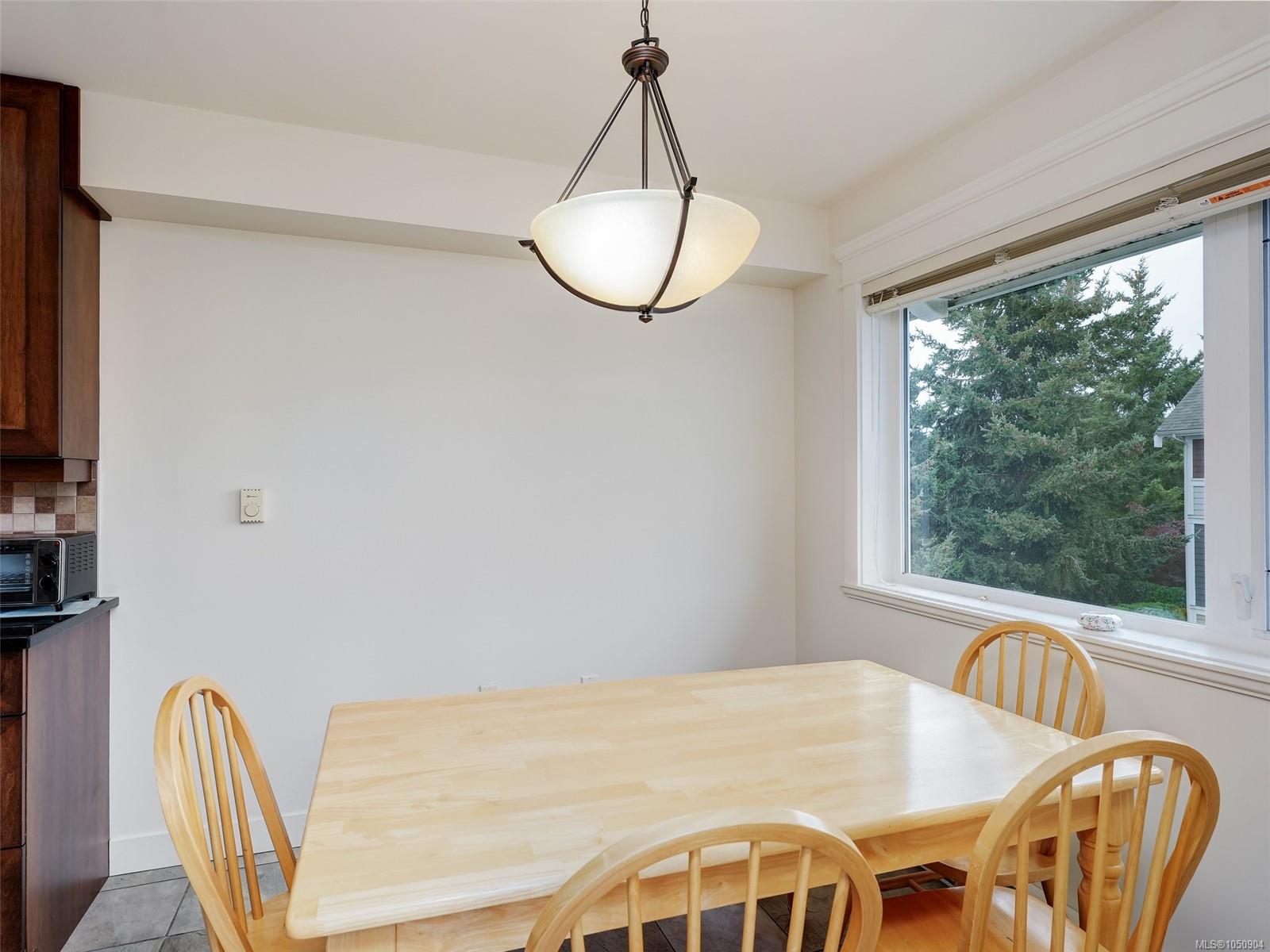 308-537 Heatherdale Lane — listing photo 12 of 36