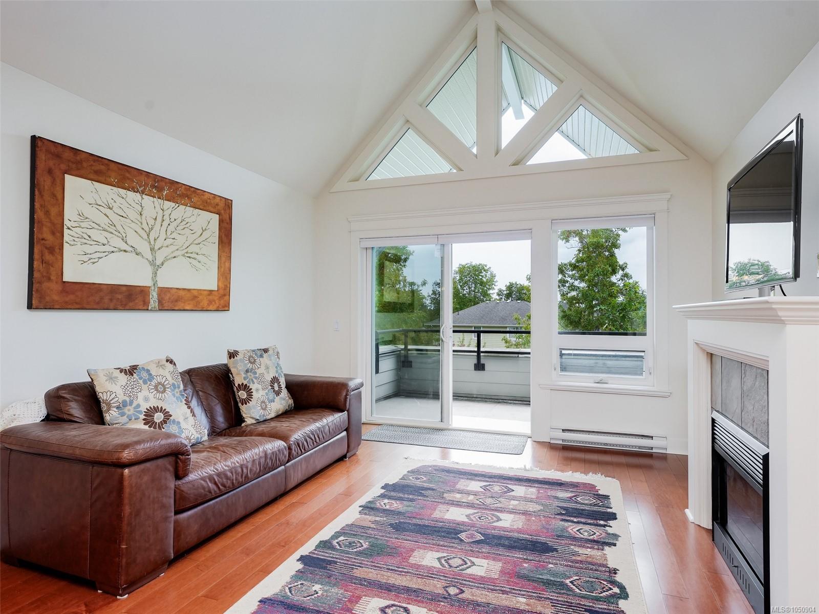 308-537 Heatherdale Lane — listing photo 3 of 36