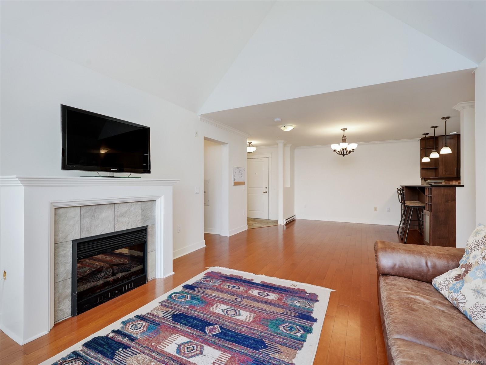 308-537 Heatherdale Lane — listing photo 4 of 36