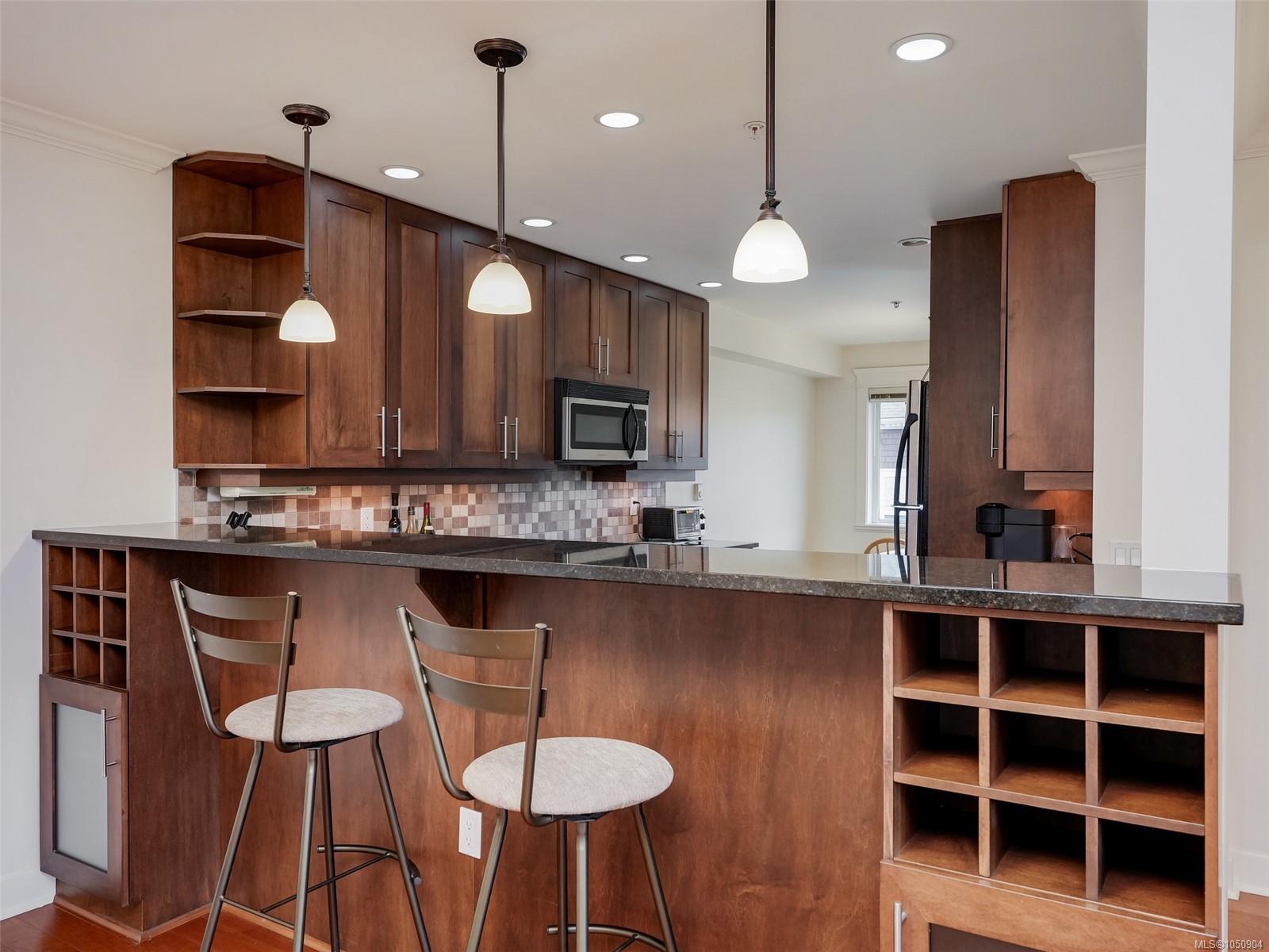 308-537 Heatherdale Lane — listing photo 8 of 36